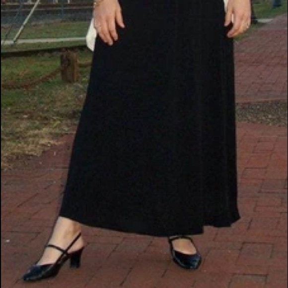 Classic Maxi Skirt - Picture 3 of 7